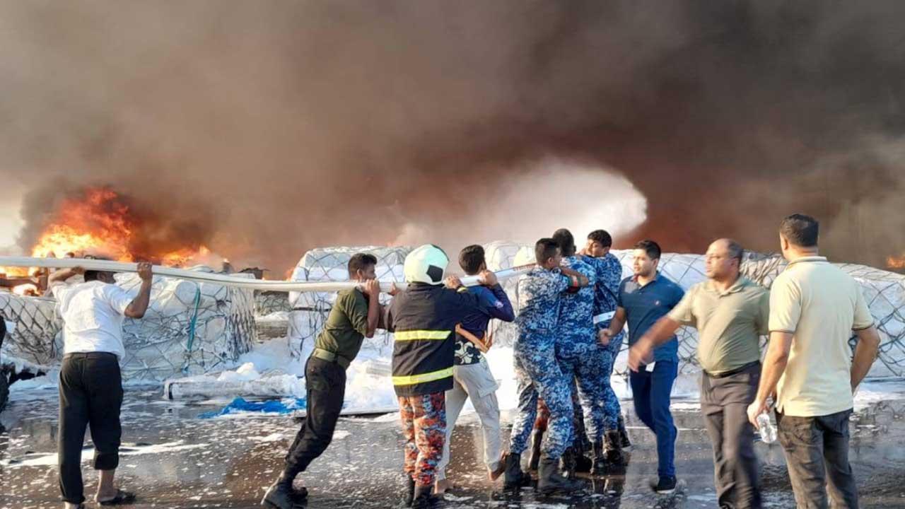 বিমানবন্দরের কার্গো ভিলেজে ভয়াবহ আগুন: ২১ ঘণ্টা পরও জ্বলছে ধ্বংসস্তূপ, হাজার কোটি টাকার ক্ষতির আশঙ্কা