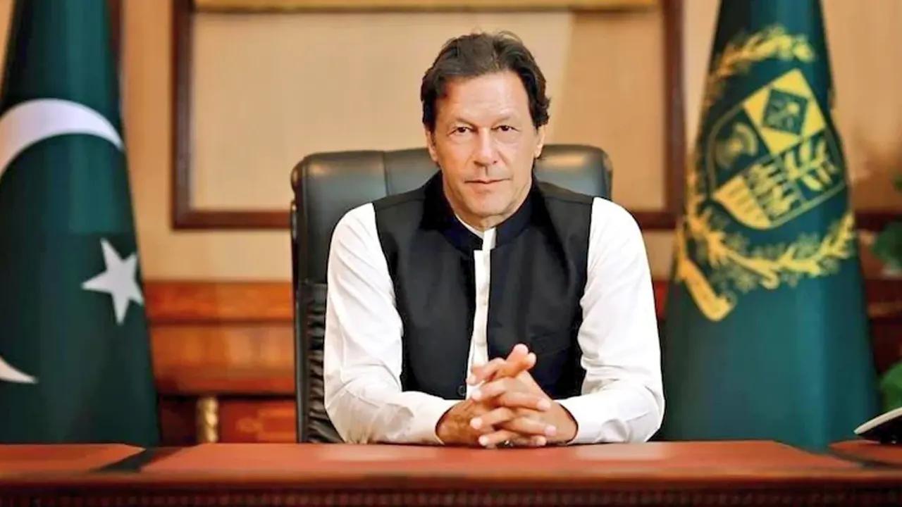 ‘ইমরান খান জীবিত, তবে দেশ ছাড়তে চাপ দিচ্ছে সরকার’