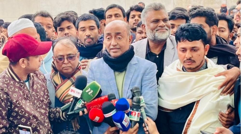 জিয়াউর রহমান ও খালেদা জিয়ার কবর জিয়ারত করেছেন সাবেক অ্যাটর্নি জেনারেল