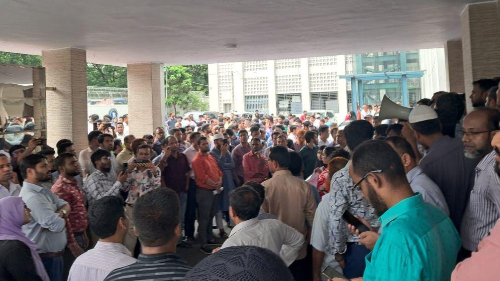 ‘কালোধারা’ বাতিলের দাবিতে সচিবালয়ে বিক্ষোভ মিছিল ও সমাবেশ