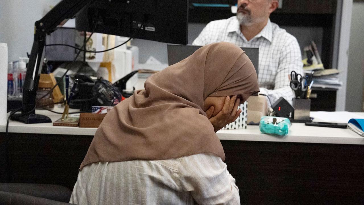 আফগান নাগরিকদের ভিসা প্রদান সম্পূর্ণভাবে বন্ধ করল যুক্তরাষ্ট্র