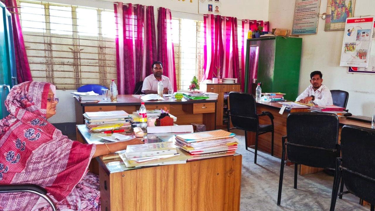 টানা কর্মবিরতিতে প্রাথমিক শিক্ষা অচল, বার্ষিক পরীক্ষা নিয়েও অনিশ্চয়তা