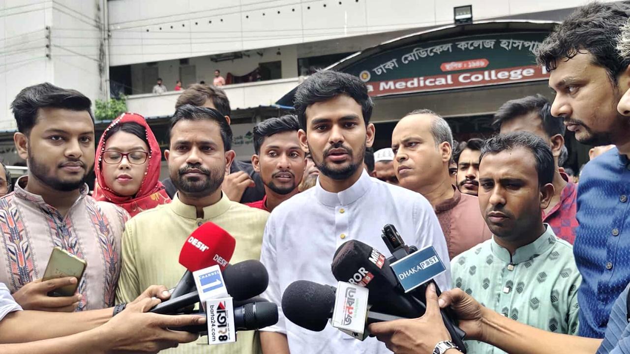 আ.লীগ আমলেও এমন হামলা হয়নি, এর দায় সরকারকে নিতে হবে : উপদেষ্টা আসিফ