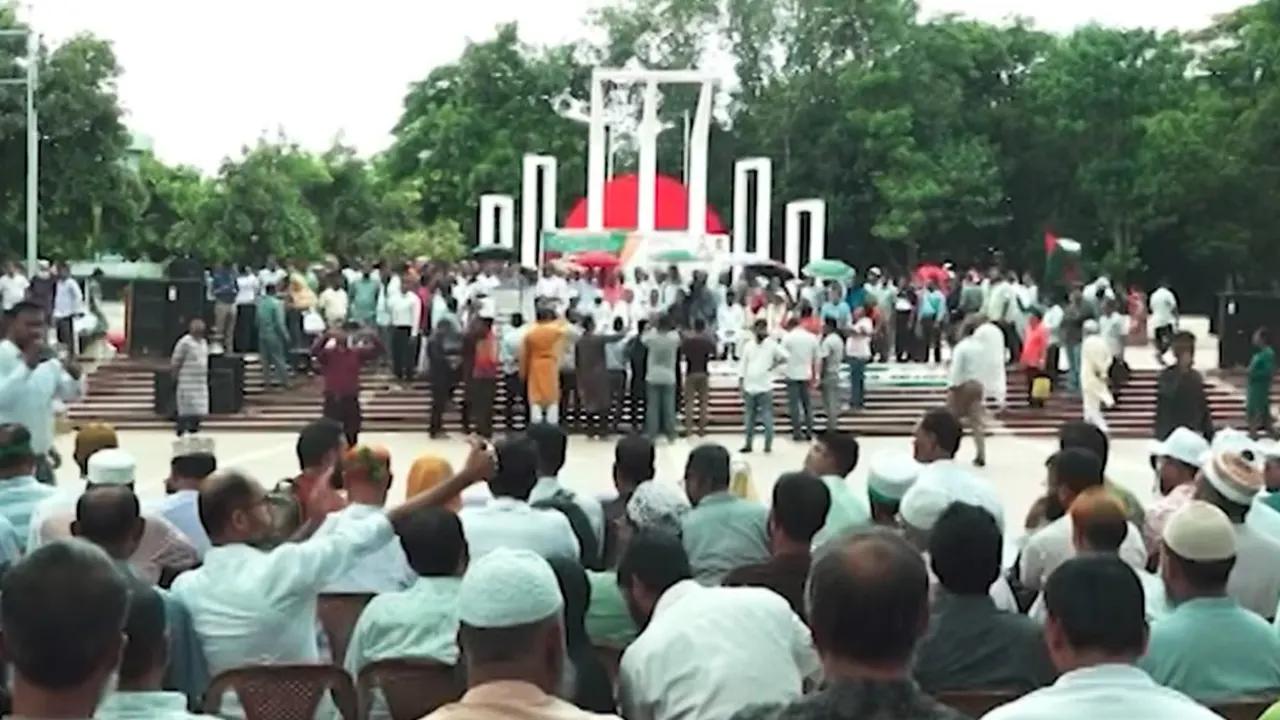এবার ১০ গ্রেডের দাবিতে আন্দোলনে প্রাথমিকের শিক্ষকরা