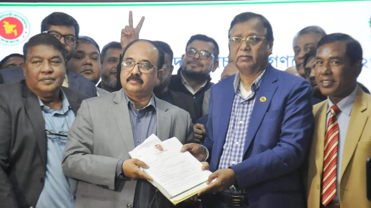 ঢাকা-১৭ আসনে তারেক রহমানের মনোনয়নপত্র দাখিল