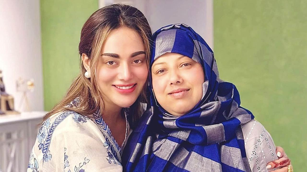 অভিনেত্রী তমা মির্জার মা সিসিইউতে, দোয়া চাইলেন সবার কাছে